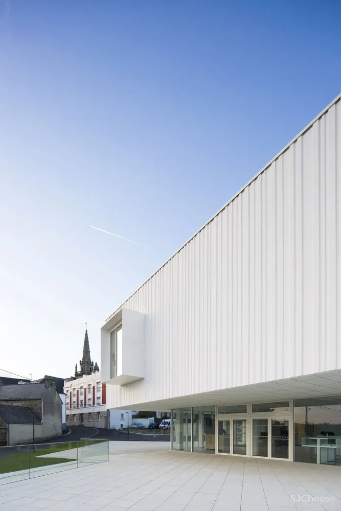 Cultural Center in Baud Studio 02