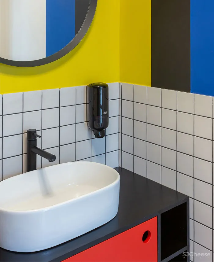 风格派(De Stijl)的LOLA咖啡馆空间设计 AIAI architects