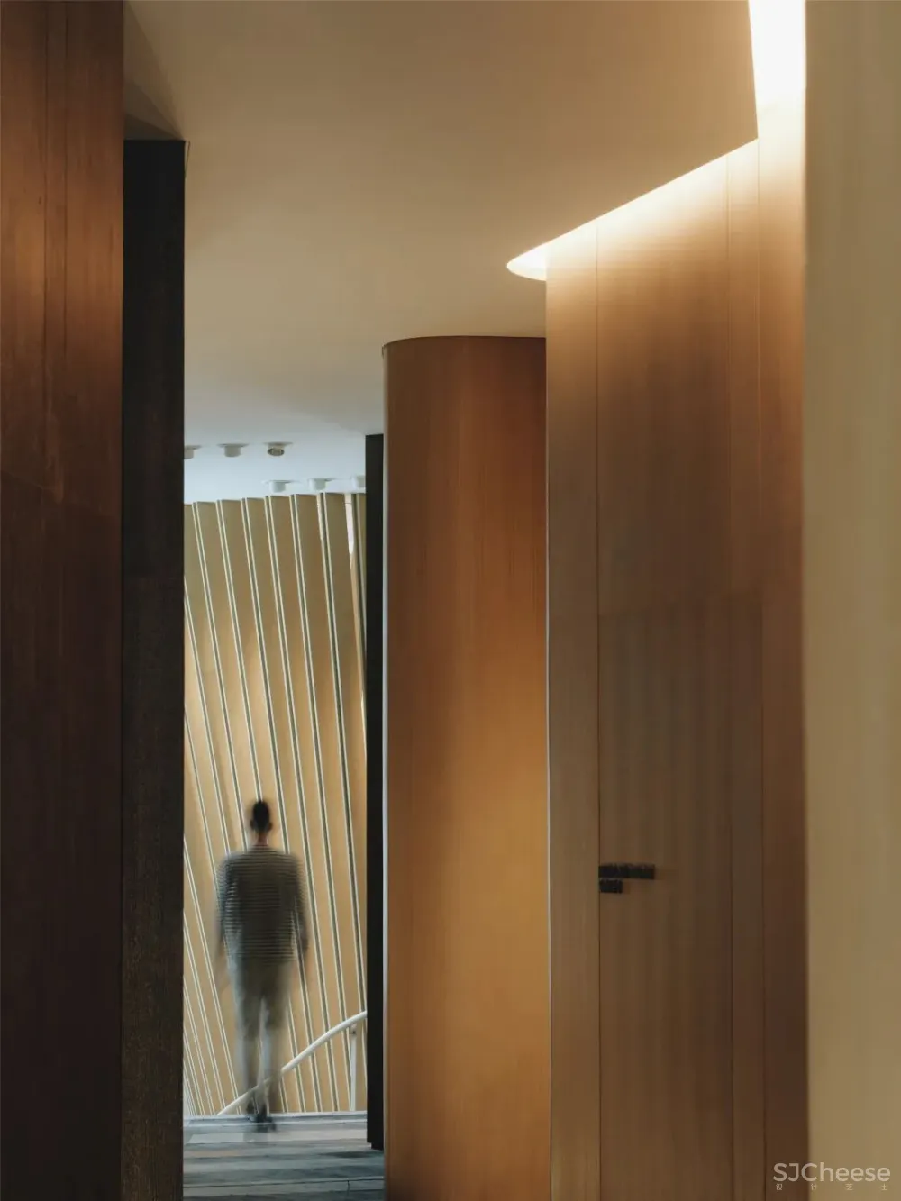 罗灵杰 龙慧祺:香港将军澳蓝塘傲会所 K11周大福