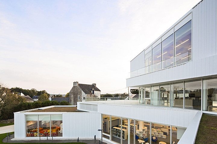 Cultural Center in Baud Studio 02