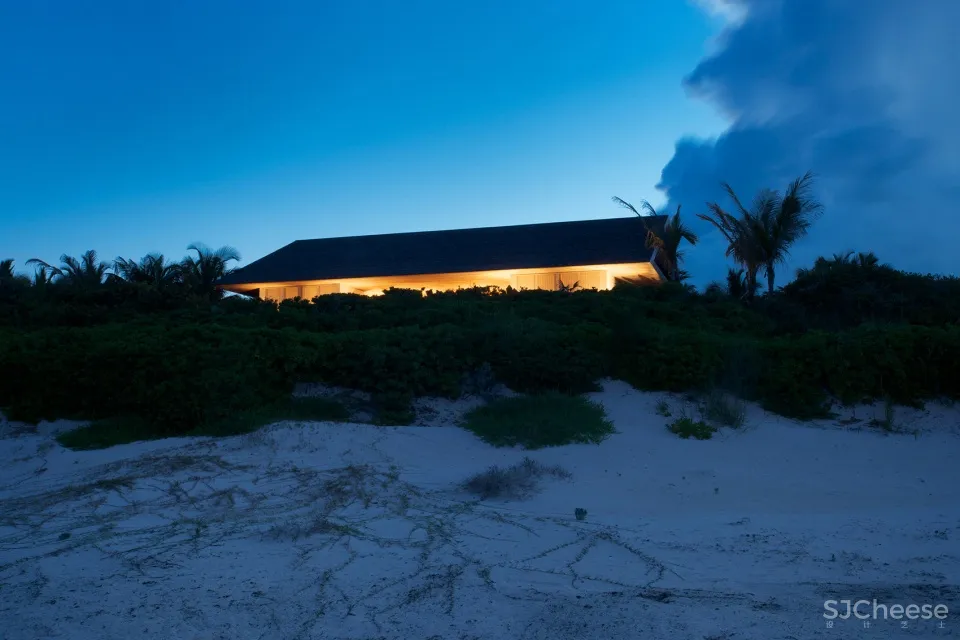 巴哈马沙丘上的面朝大海的优雅住宅 Oppenheim Architecture