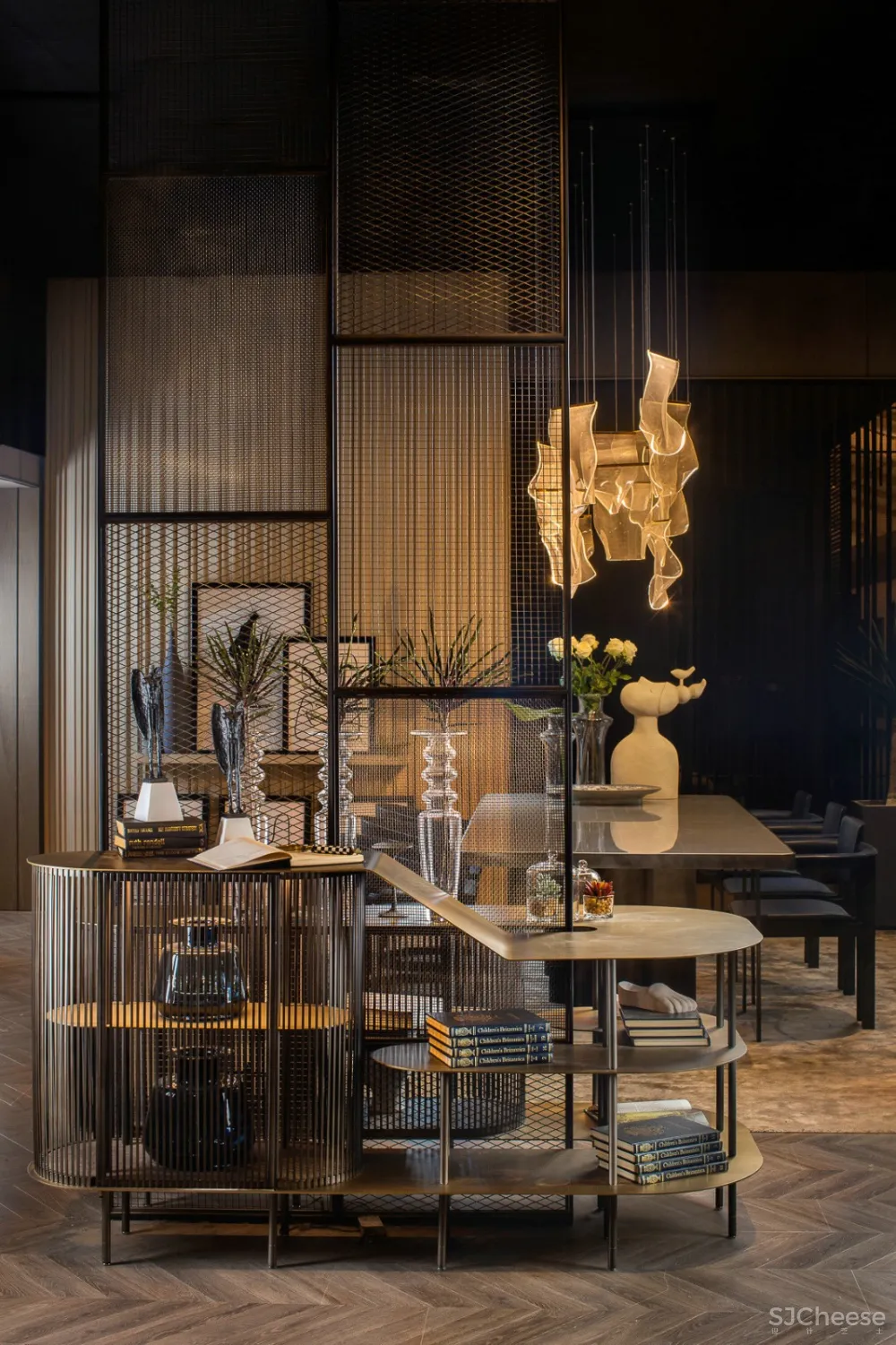 硬核奢雅住宅，感知金属质感的魅力！