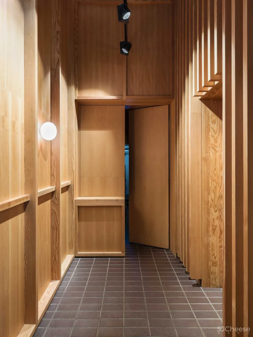 Love Is Enough | Manchester Restaurant , 充满活力的餐饮空间