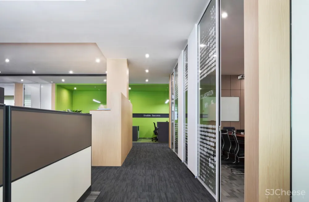 厂区办公空间中的“混天绫”