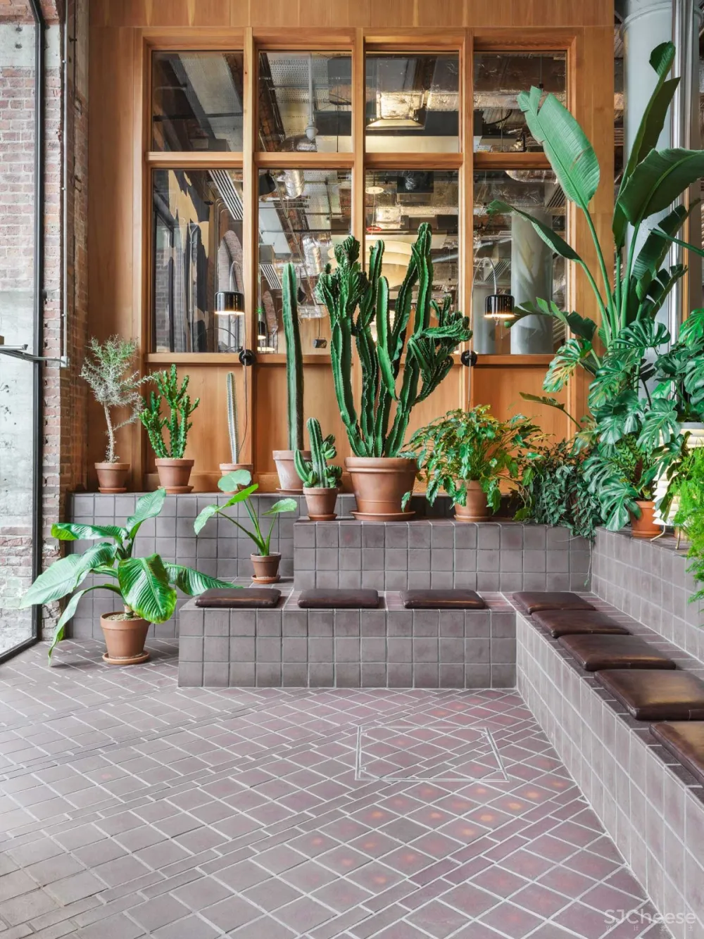 Love Is Enough | Manchester Restaurant , 充满活力的餐饮空间