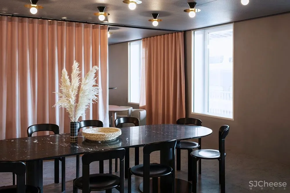 玩转色彩和材料,这对才女堪称网红室内设计鼻祖!