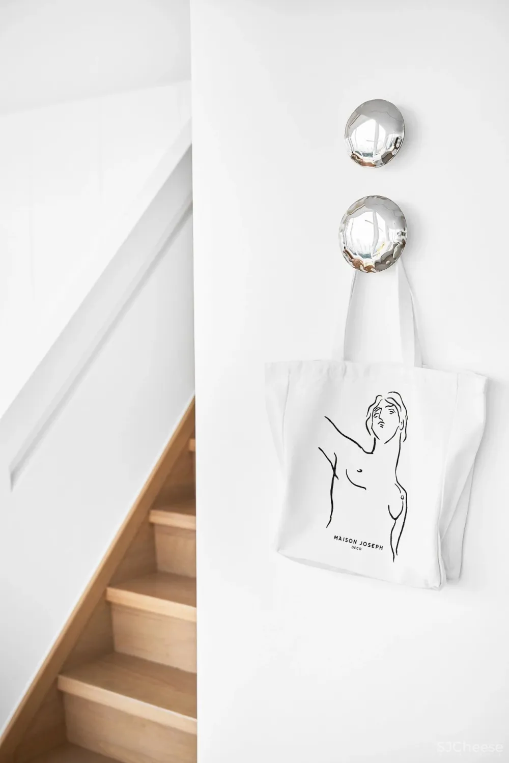 58㎡小家的L型玻璃幕墙,让小房也能拥有180°豪华夜景