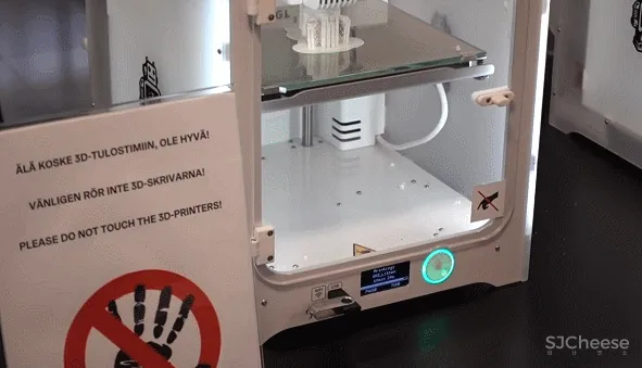 10年烧了7.5亿，全球最不务正业图书馆，能看电影、打游戏、唱K…流浪汉都可以随意进