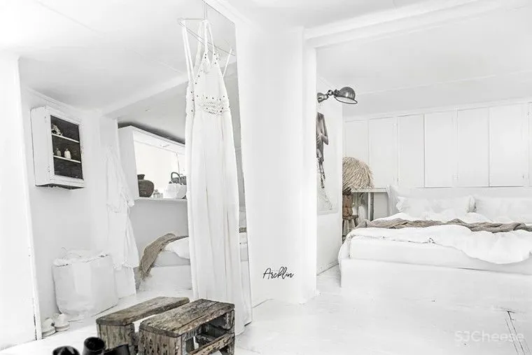 网红民宿设计参考:用夢幻白打造出来的空間。