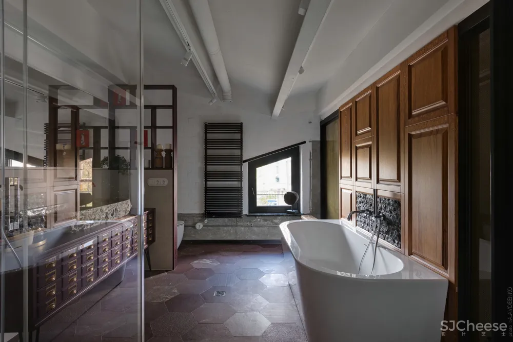 极具色彩感的工业居所!