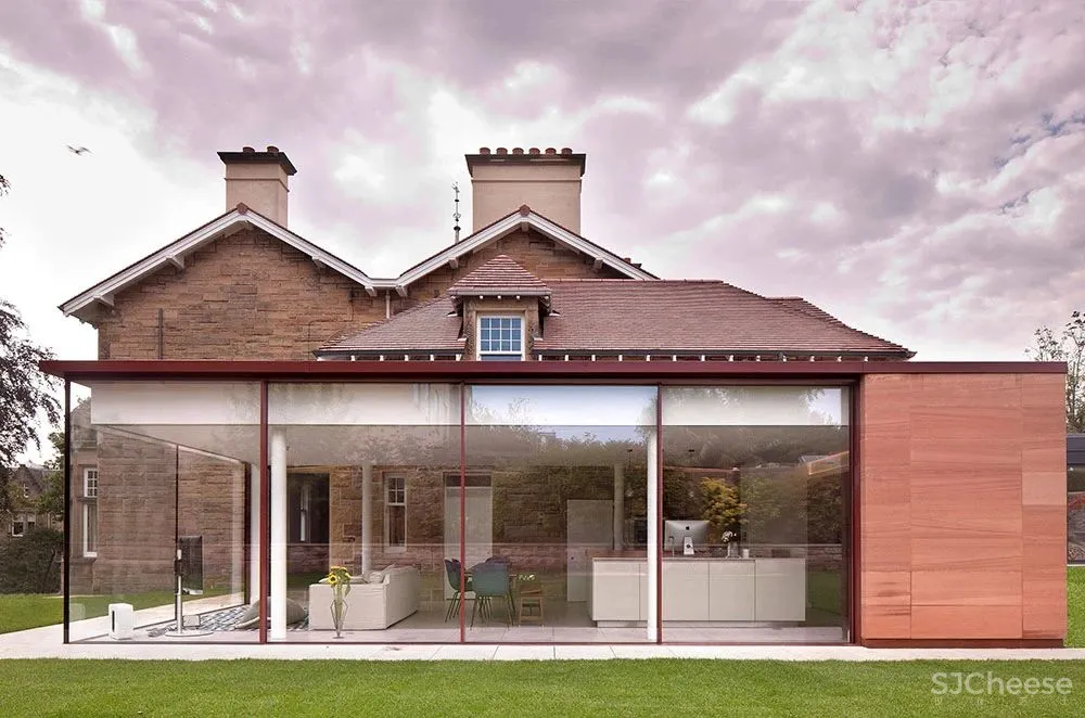 别墅旁边的这座玻璃亭子才是“画龙点睛”