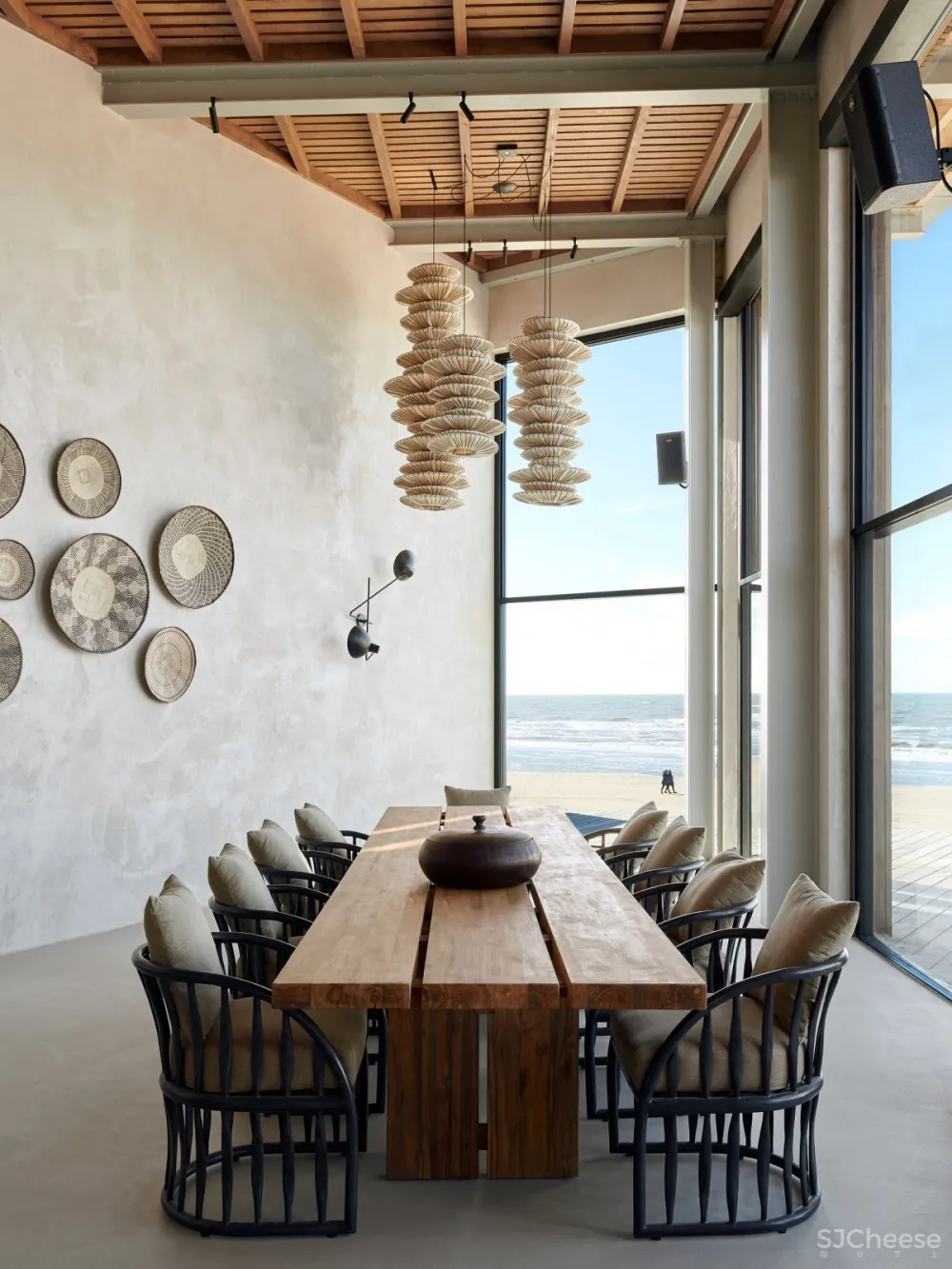 Anne Claus Interiors | De Republiek , 经典永恒的海滨餐厅