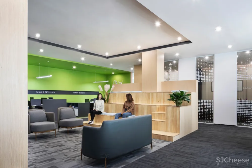 厂区办公空间中的“混天绫”