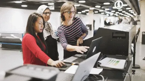 10年烧了7.5亿，全球最不务正业图书馆，能看电影、打游戏、唱K…流浪汉都可以随意进