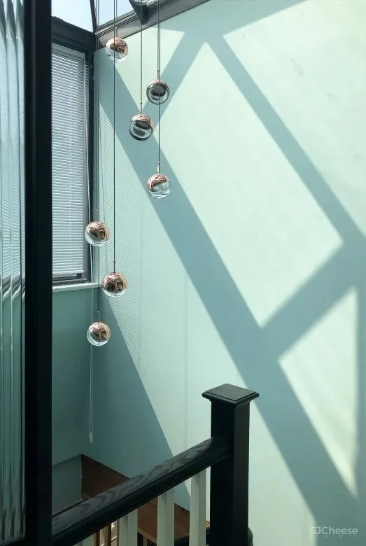 双人树屋、梯下“游戏盒”，还有攀爬架...这么装，无论家里几个娃都能轻松搞定！