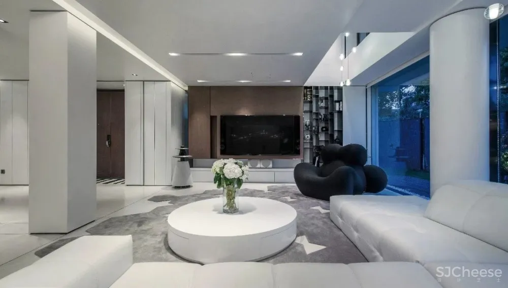 孙建亚作品虹梅21，一气呵成的极简主义美学