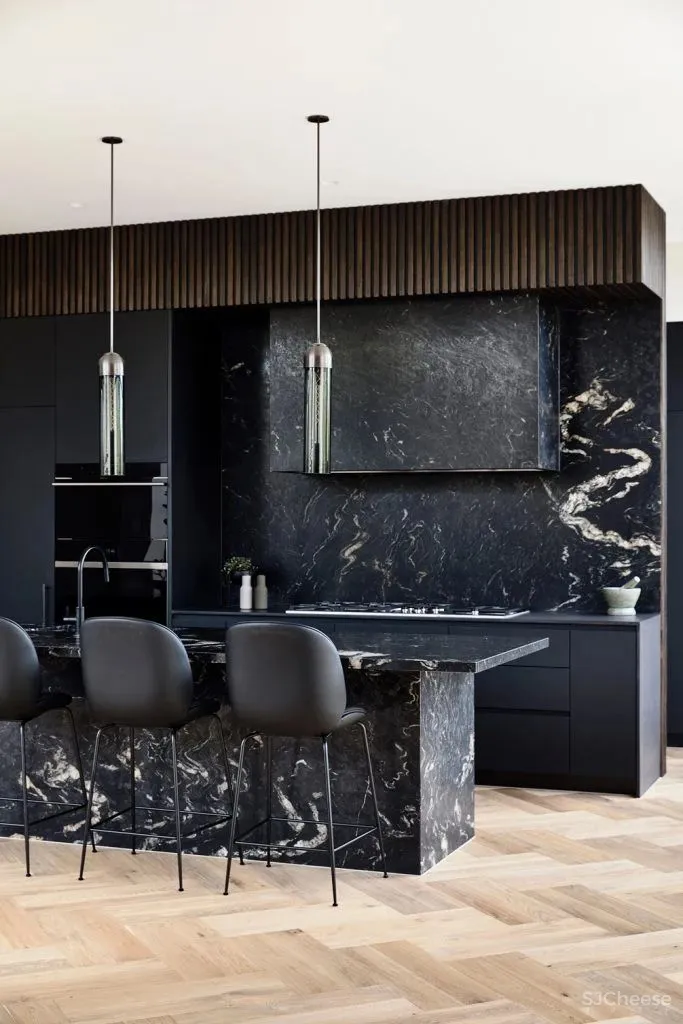 Fiona Austin 新作 历史与当代 传承中复兴