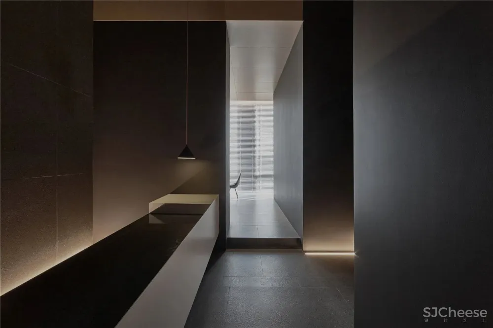 大成设计丨静谧、冷峻的黑白灰,诉说感官