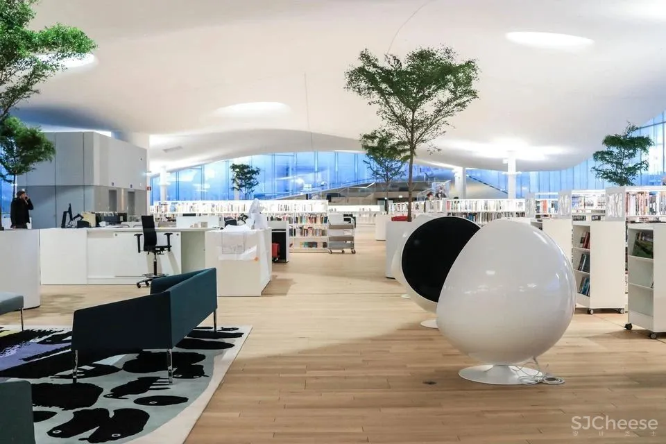 10年烧了7.5亿，全球最不务正业图书馆，能看电影、打游戏、唱K…流浪汉都可以随意进