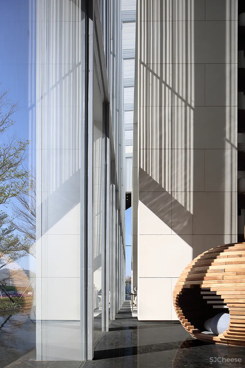 CCD.郑中新作 广州「保利·拾光年」售楼处 效果图和实景照片