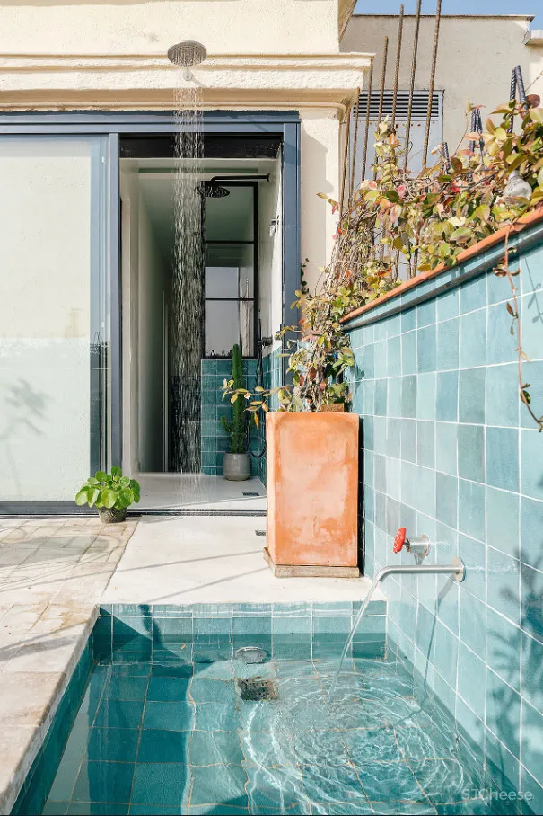 冲凉时俯瞰城市美景？这个穹顶之下的住宅有点狂野