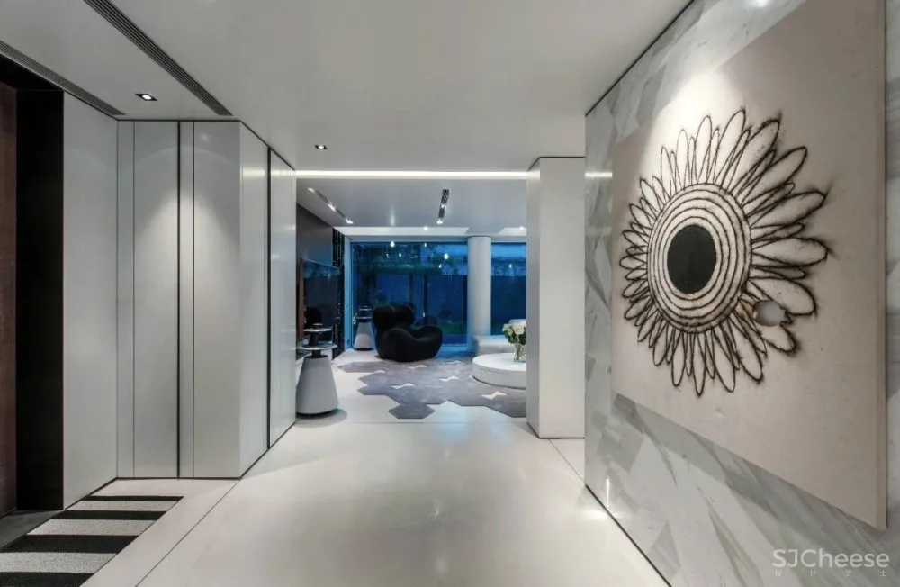 孙建亚作品虹梅21，一气呵成的极简主义美学