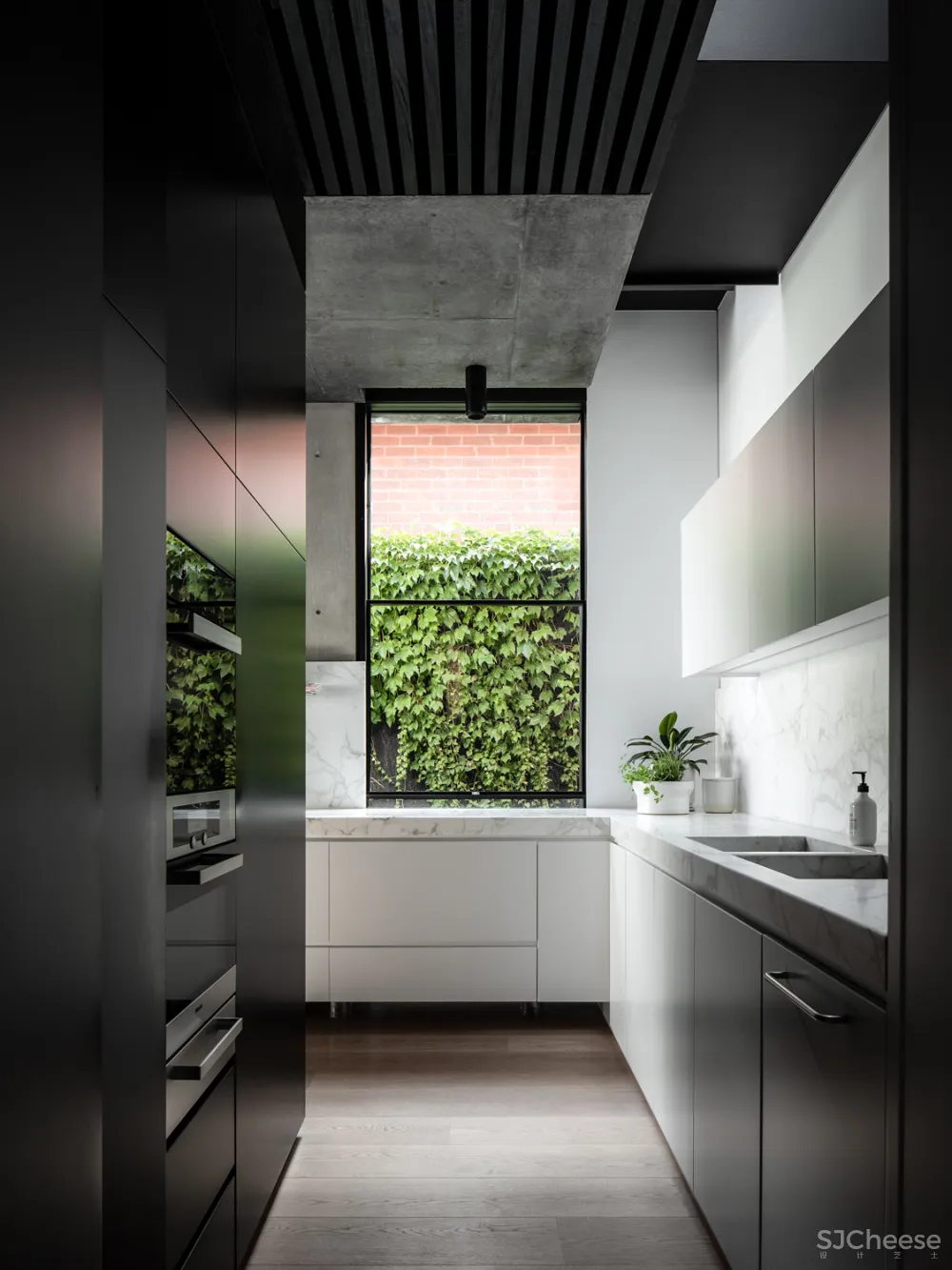 MCK Architects | Strong Arm House , 大胆典型的现代住宅