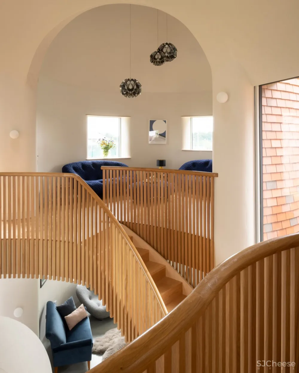 ACME staircase | Bumpers Oast House , 啤酒窑式住宅的现代诠释