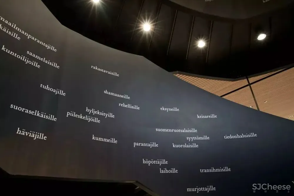 10年烧了7.5亿，全球最不务正业图书馆，能看电影、打游戏、唱K…流浪汉都可以随意进