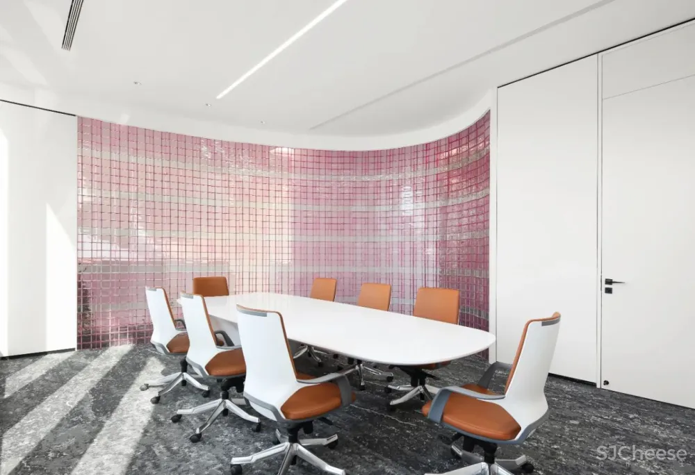 打破传统设计,开启超凡未来感的视觉享受!