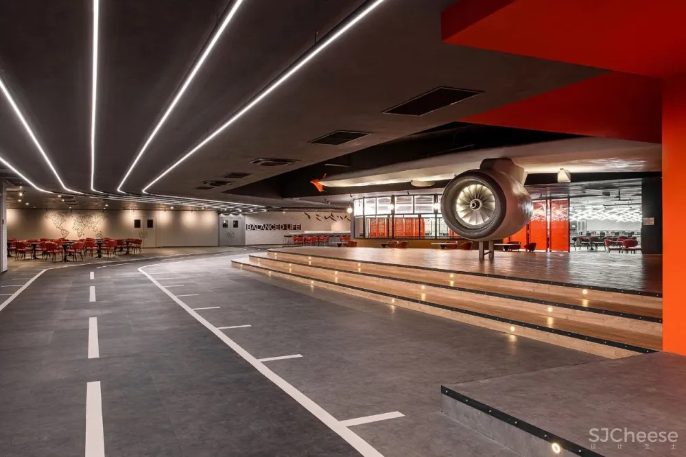 旧机场惊艳变身潮味办公室,上班也要有幸福感!