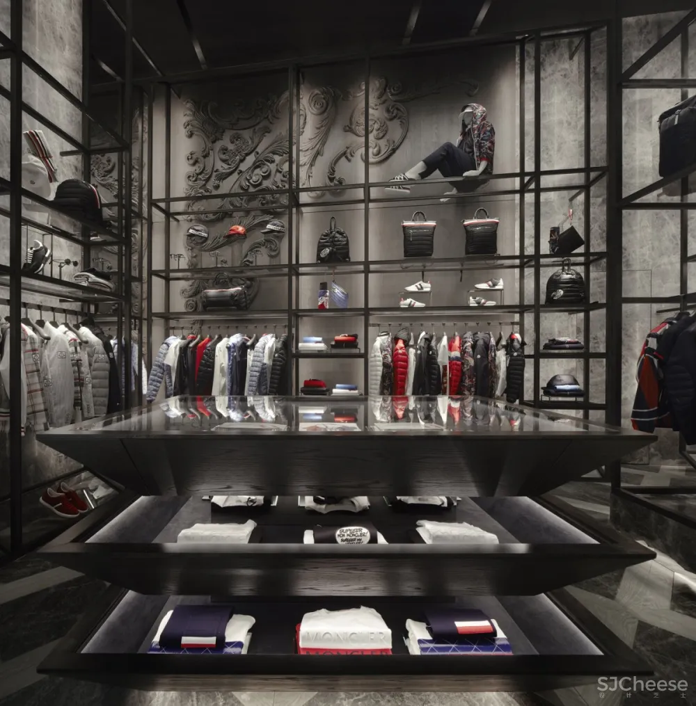 Gwenael Nicolas | Moncler Dubai Mall , 沙漠中的冰山