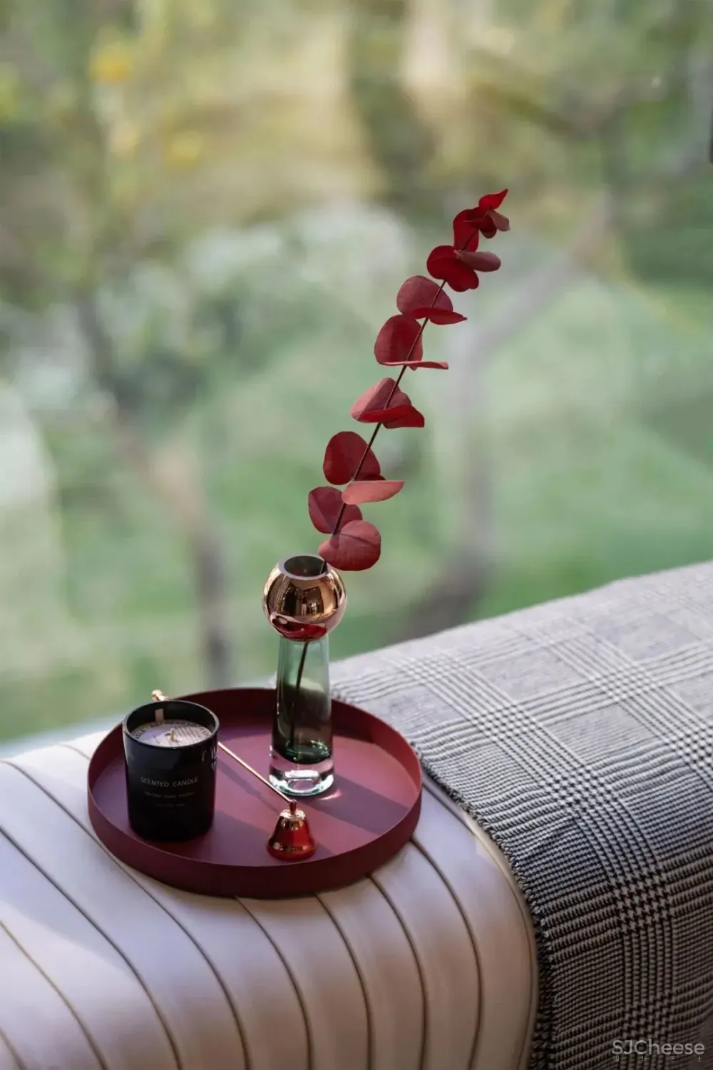 冷元宝新作 惊艳中国红，时尚新古典