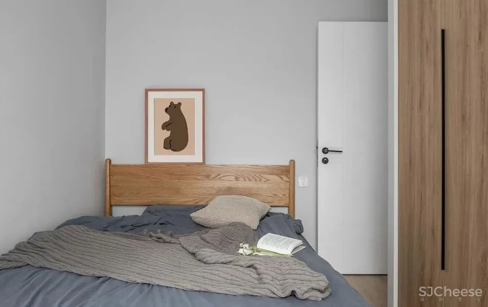 只有90平米的小套三，他家却能拥有9米长的电视墙