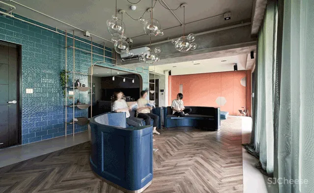 餐厅秒变大沙发,132㎡ 使用空间多一倍