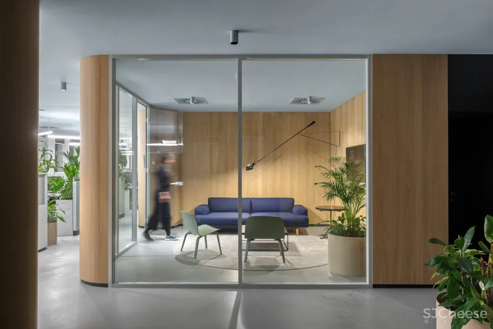 Autori | Roche Offfice , 现代舒适的办公空间