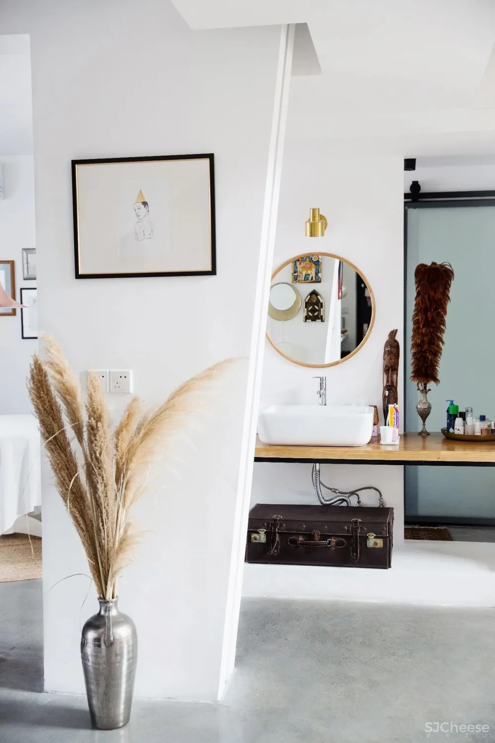 麻辣烫店倒闭,文艺青年用自己160m²的家逆袭,自由流浪的感觉太好了!