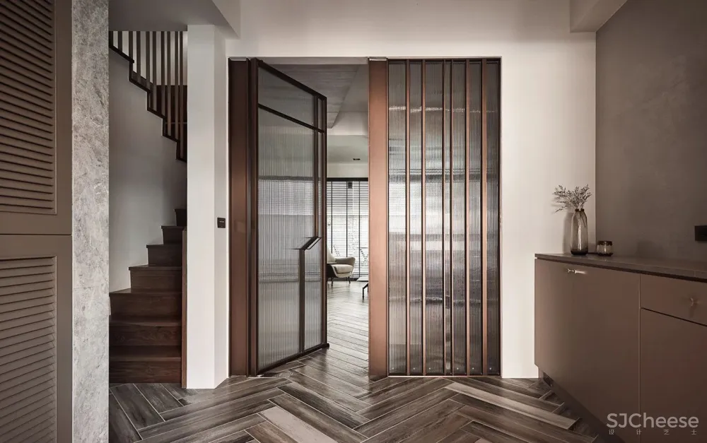 还在用传统方式铺地板?看「人字拼」怎样演绎质朴自然风