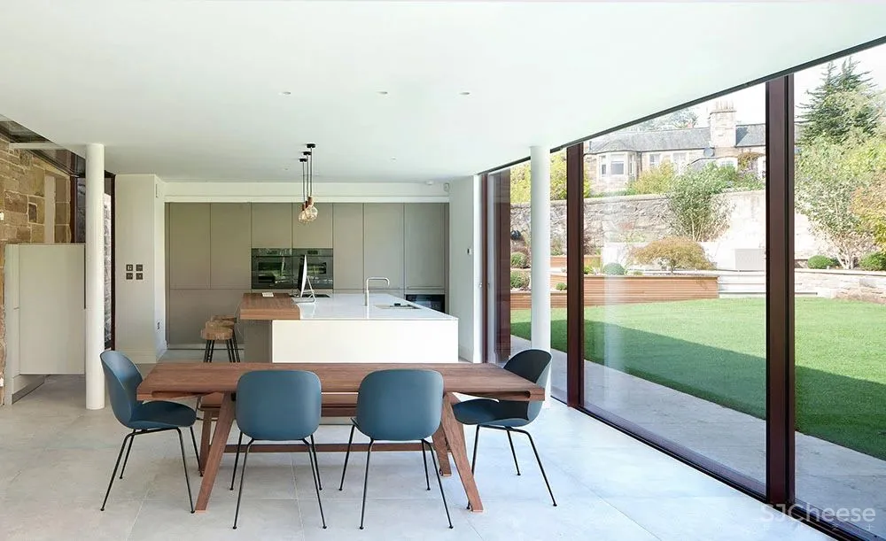 别墅旁边的这座玻璃亭子才是“画龙点睛”