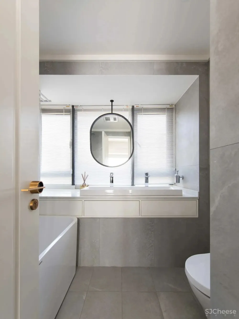 其实女人的要求并不高，只需要这样一个温馨的家就够了。