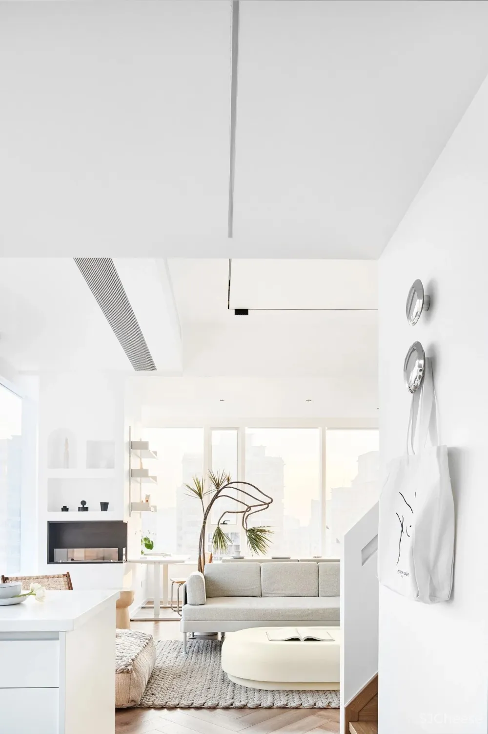 58㎡小家的L型玻璃幕墙,让小房也能拥有180°豪华夜景