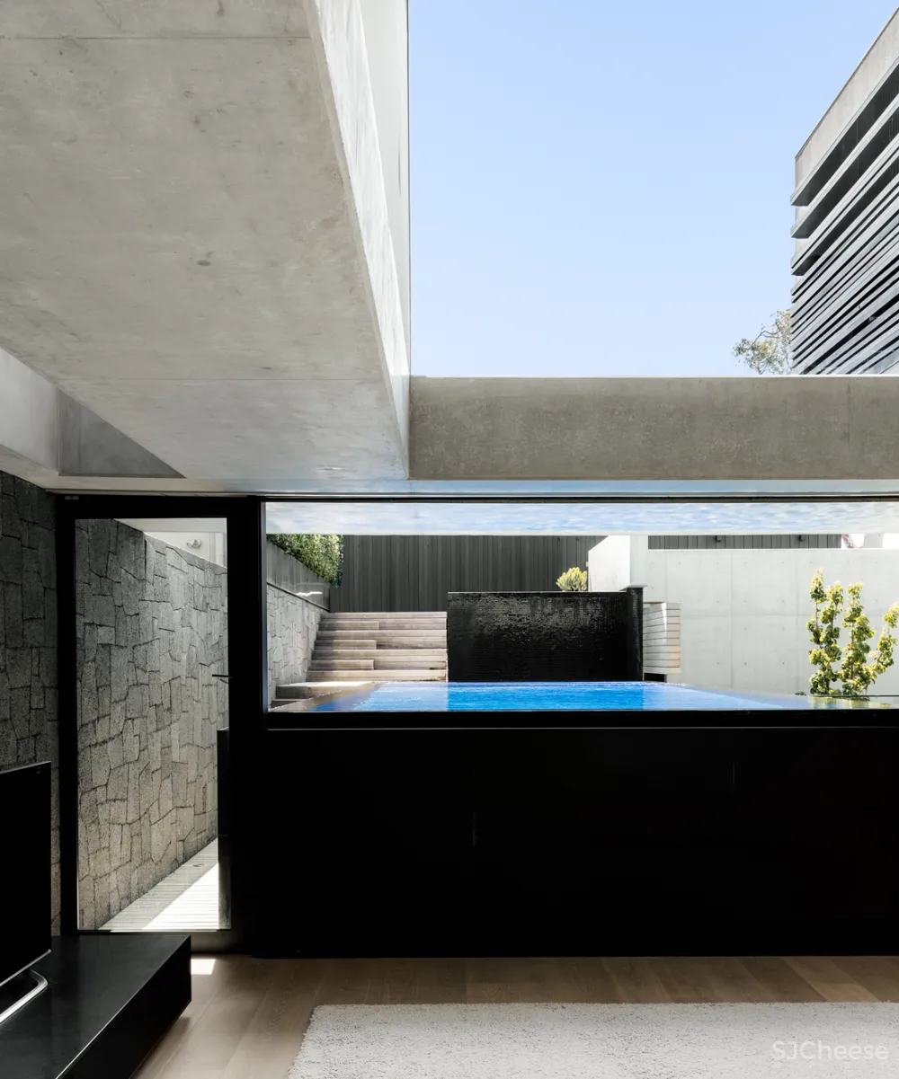 MCK Architects | Strong Arm House , 大胆典型的现代住宅