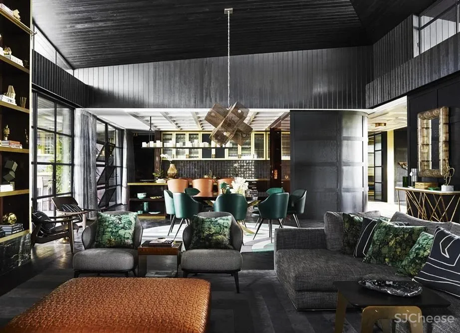 乡村别墅的大胆都市风，堪称黄铜设计典范