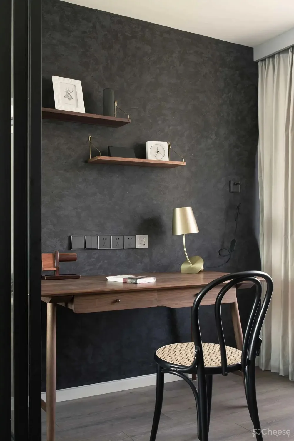 其实女人的要求并不高，只需要这样一个温馨的家就够了。