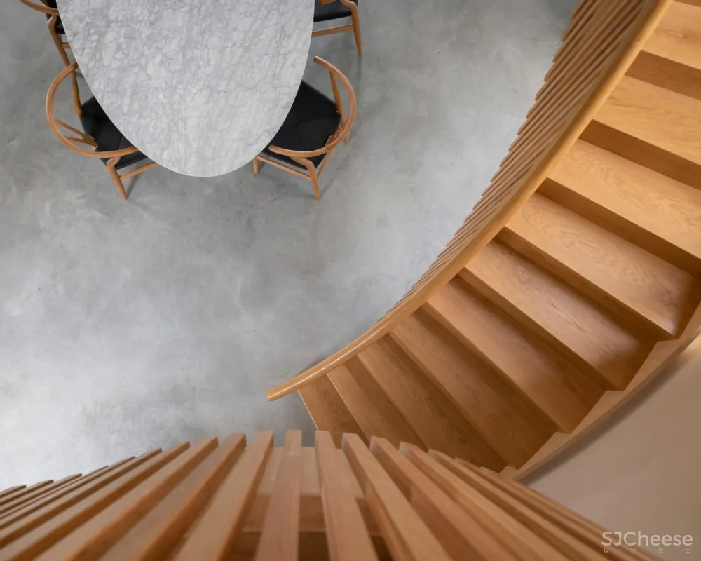 ACME staircase | Bumpers Oast House , 啤酒窑式住宅的现代诠释