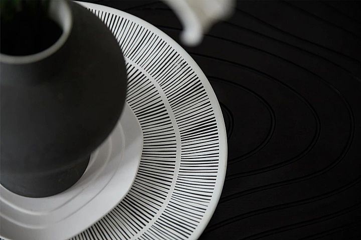 80㎡黑白设计样板间，简约即是美！