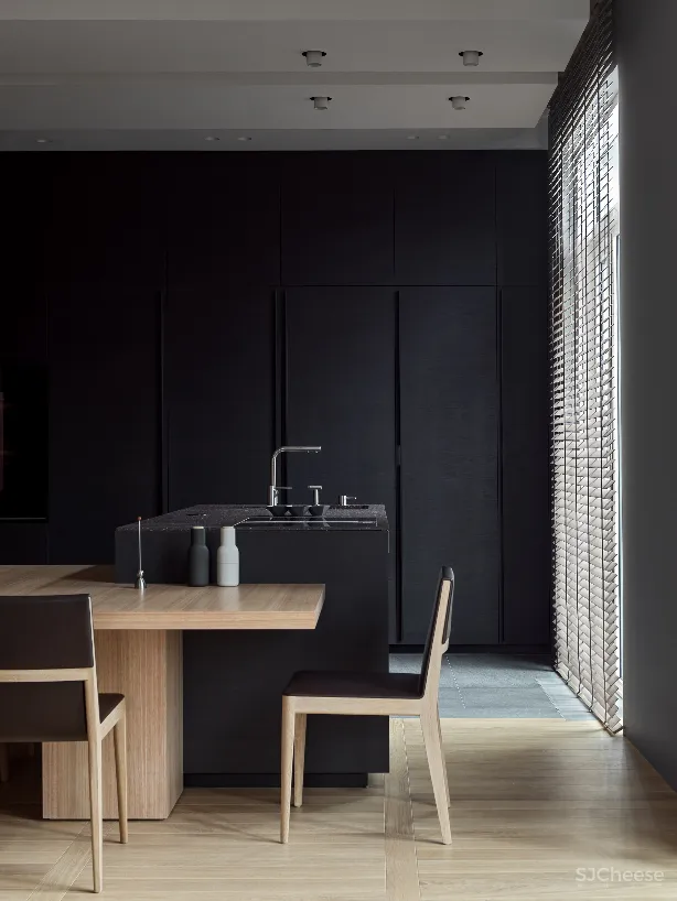 独居女性的126平米让时髦与智能打造“暗黑系”的温暖空间