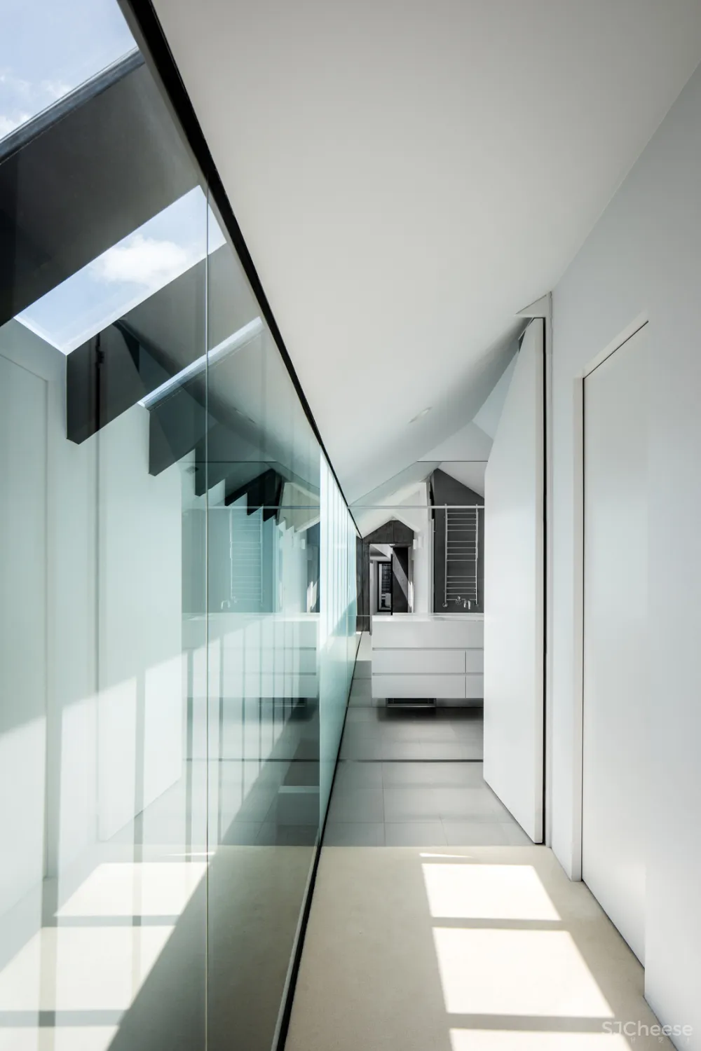 MCK Architects | Strong Arm House , 大胆典型的现代住宅