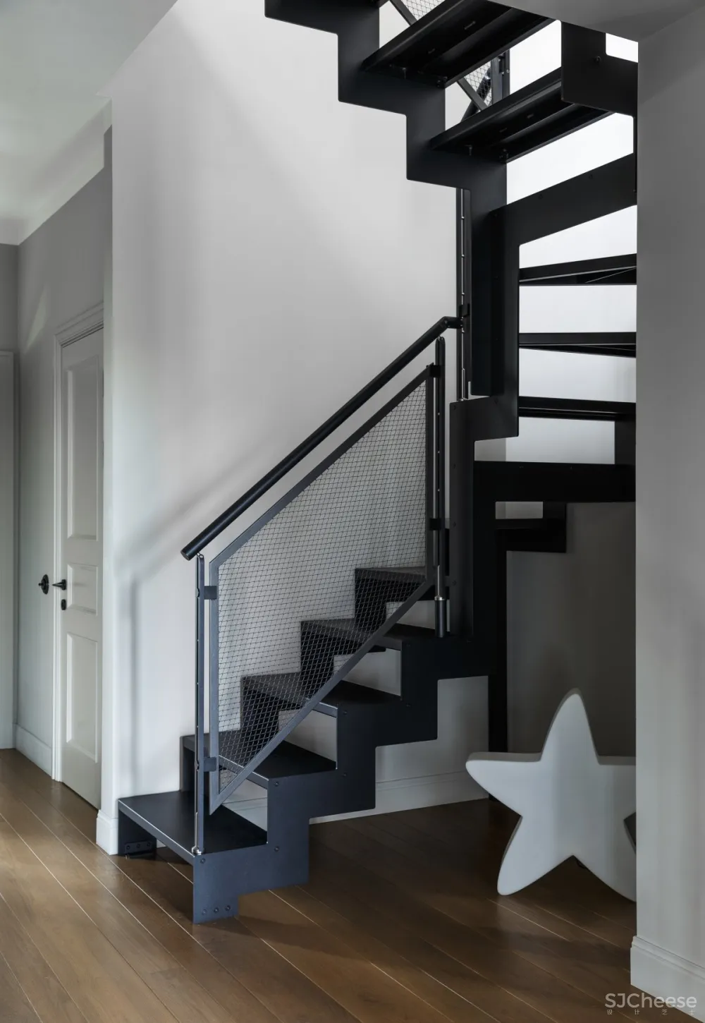 Nido Interiors | MKS , 鲜明的艺术色彩住宅