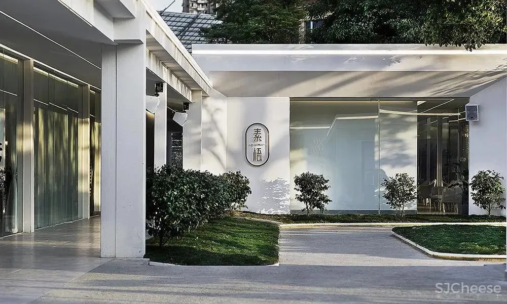 佳作 王怀庄 × 素梧：湖畔与树屋，现代而浪漫的白色餐厅